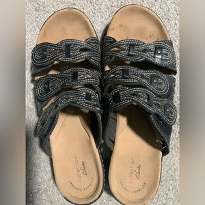 Clarks flat 3-straps, leather upper, black with white stitching.